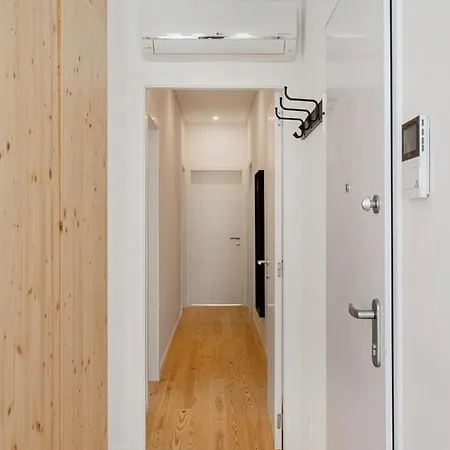 Ab10 Modern With Ac And Balcony *