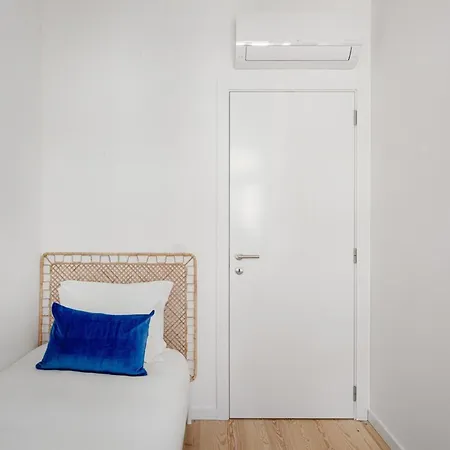 Ab10 Modern With Ac And Balcony *