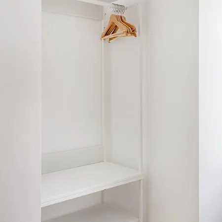 Ab10 Modern With Ac And Balcony شقة *